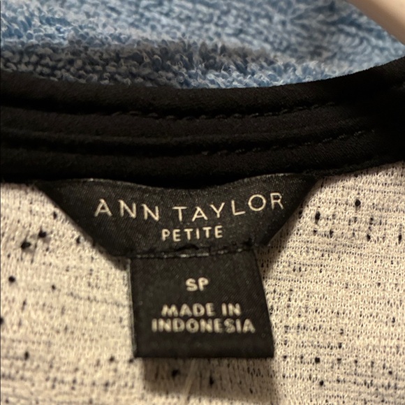 Ann Taylor Black and White Textured Sleeveless Blouse - Picture 5 of 5